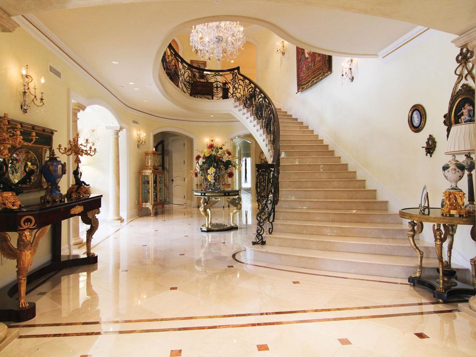 14 On the Market 2115 River Oaks Blvd. August 2014