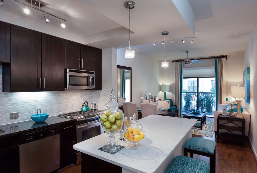 14 On the Market 2900 W. Dallas St. February 2014