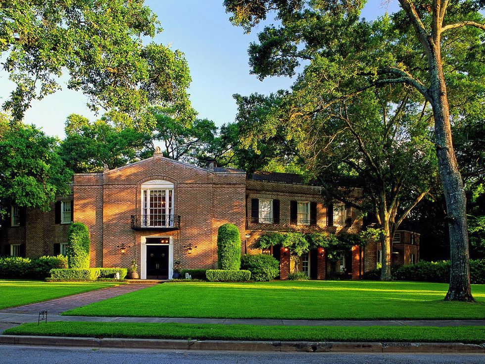 14 On the Market 3 Remington Lane John Staub April 2014 exterior day