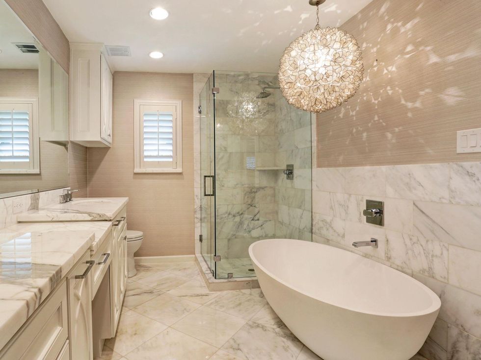 14 On the Market 5688 Green Tree Road December 2014