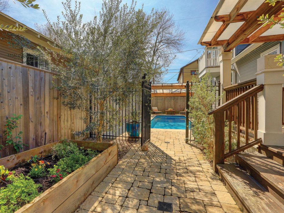 14 On the Market 922 St. Woodland February 2015