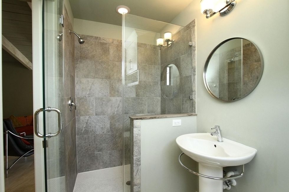 14 On the Market 9231 Fordshire after pics September 2014 guest quarters bath