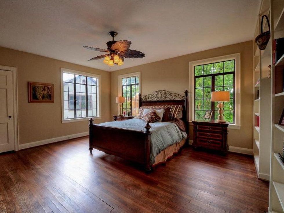 14 On the Market Hobby Manor at 2115 Glen Haven Blvd. October 2013 southeast bedroom