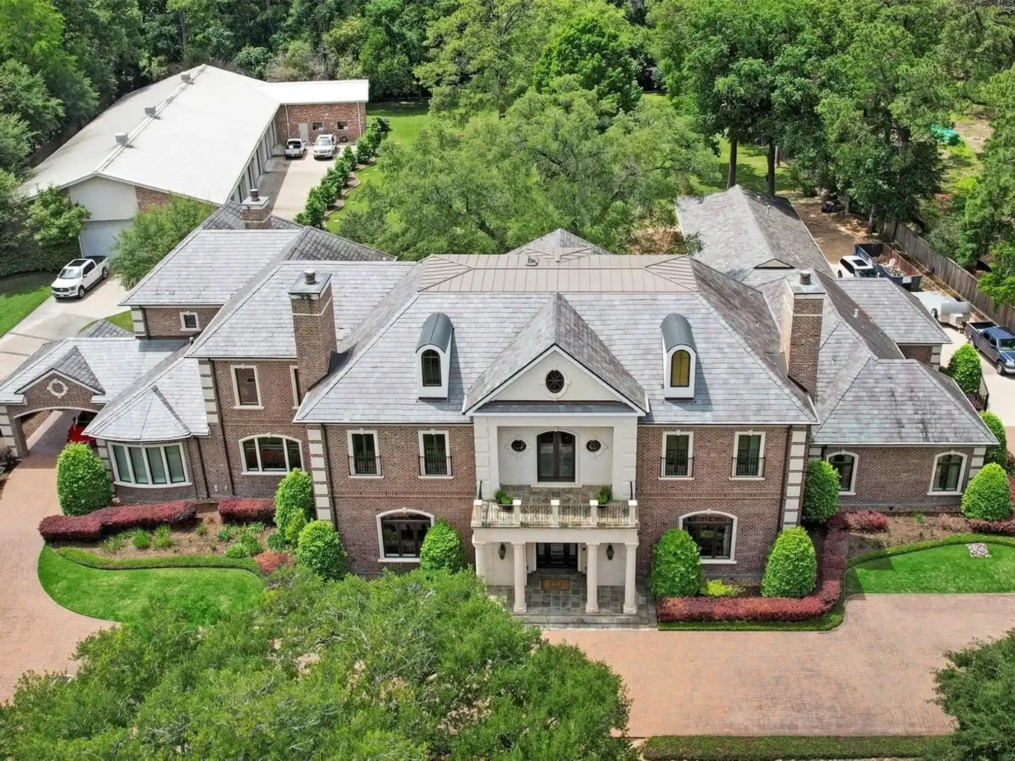 15 East Rivercrest Drive, Houston home for sale.