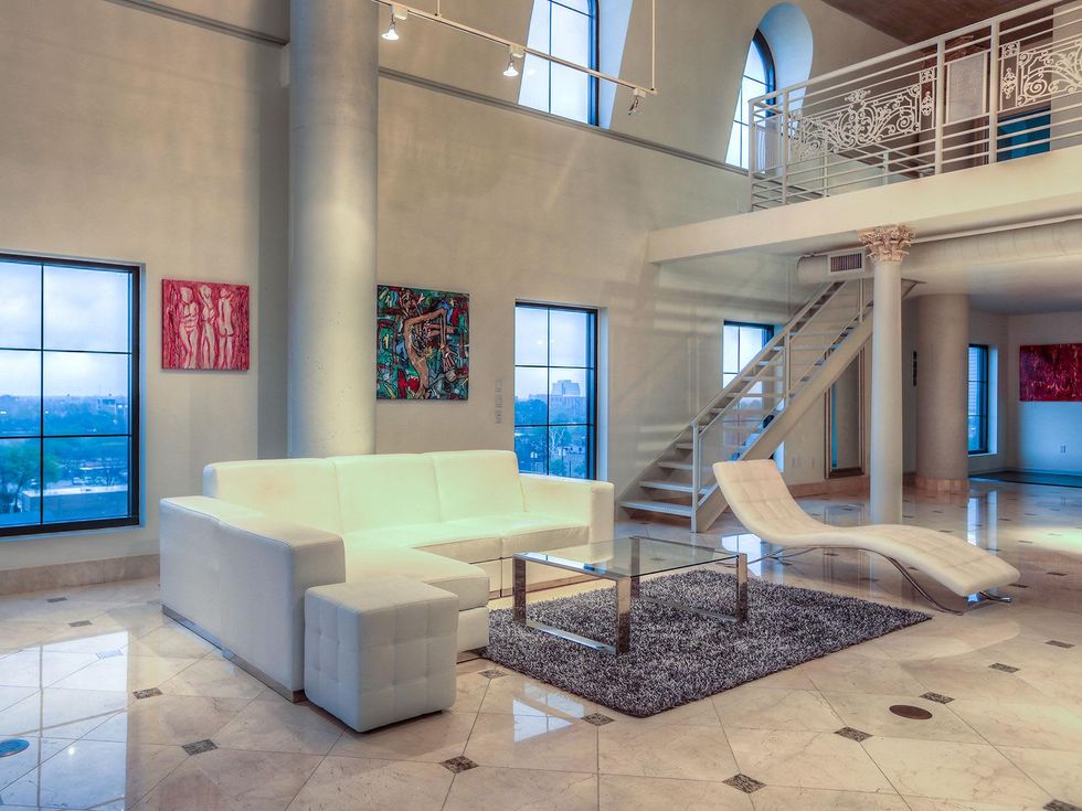 15 On the Market 1005 S. Shepherd Dr. No. 814 penthouse May 2014