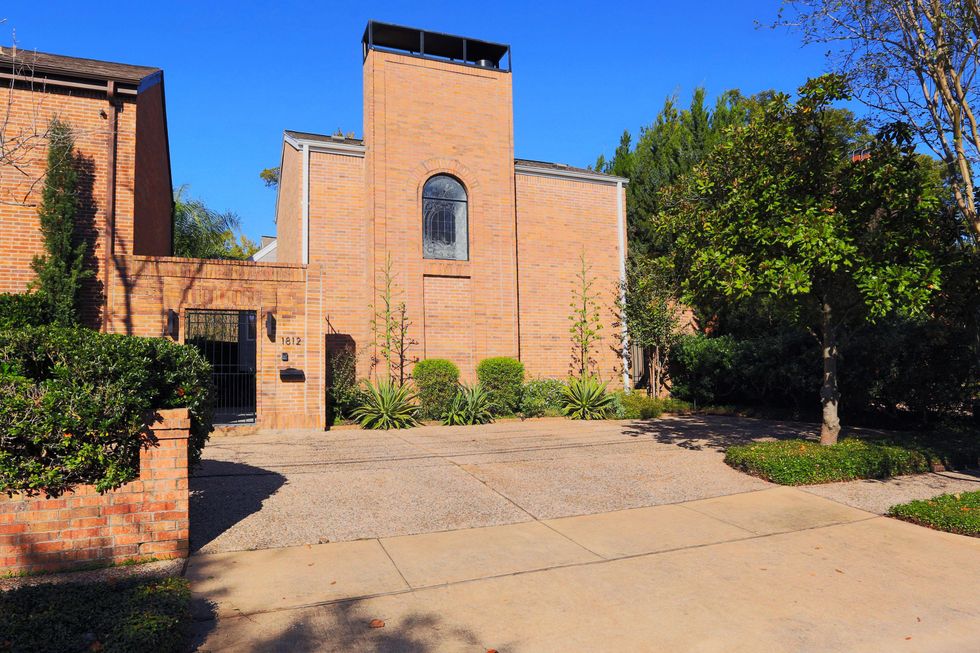 15 On the Market 1812 Bissonnet St. January 2015