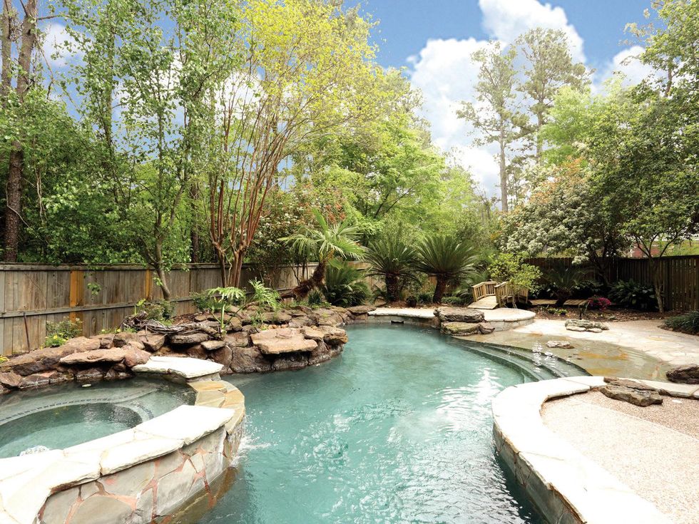 15 On the Market 39 Cottage Grove place The Woodlands April 2014