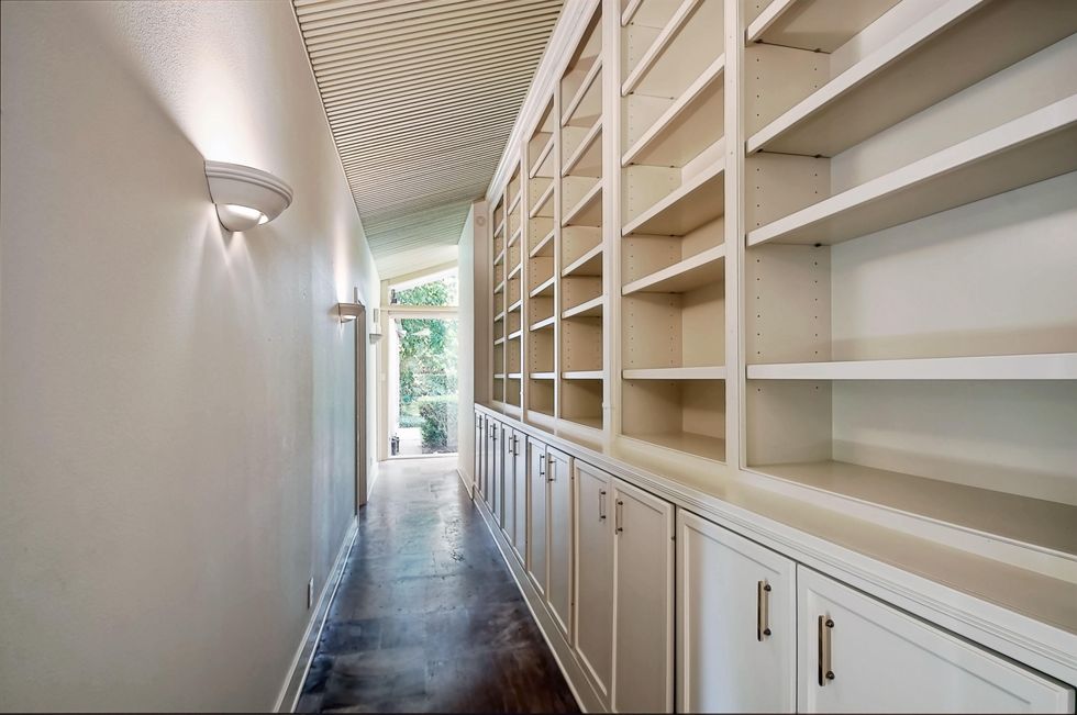 15 On the Market 411 Fall River The Walser House October 2014 Hallway