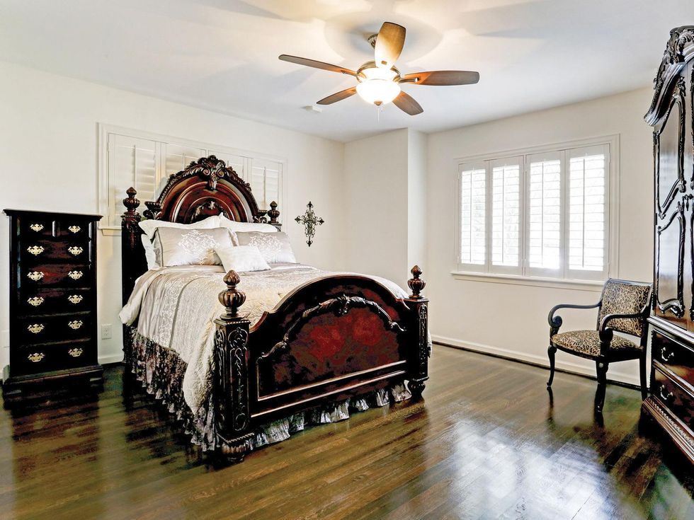 15 On the Market 5688 Green Tree Road December 2014