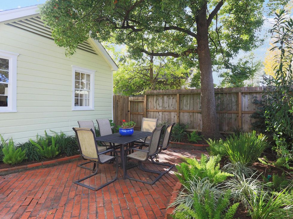 15 On the Market 811 Le Green St. December 2013