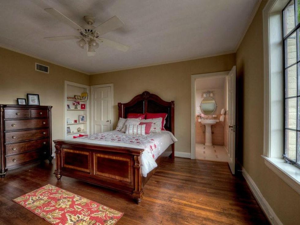 15 On the Market Hobby Manor at 2115 Glen Haven Blvd. October 2013 northeast bedroom