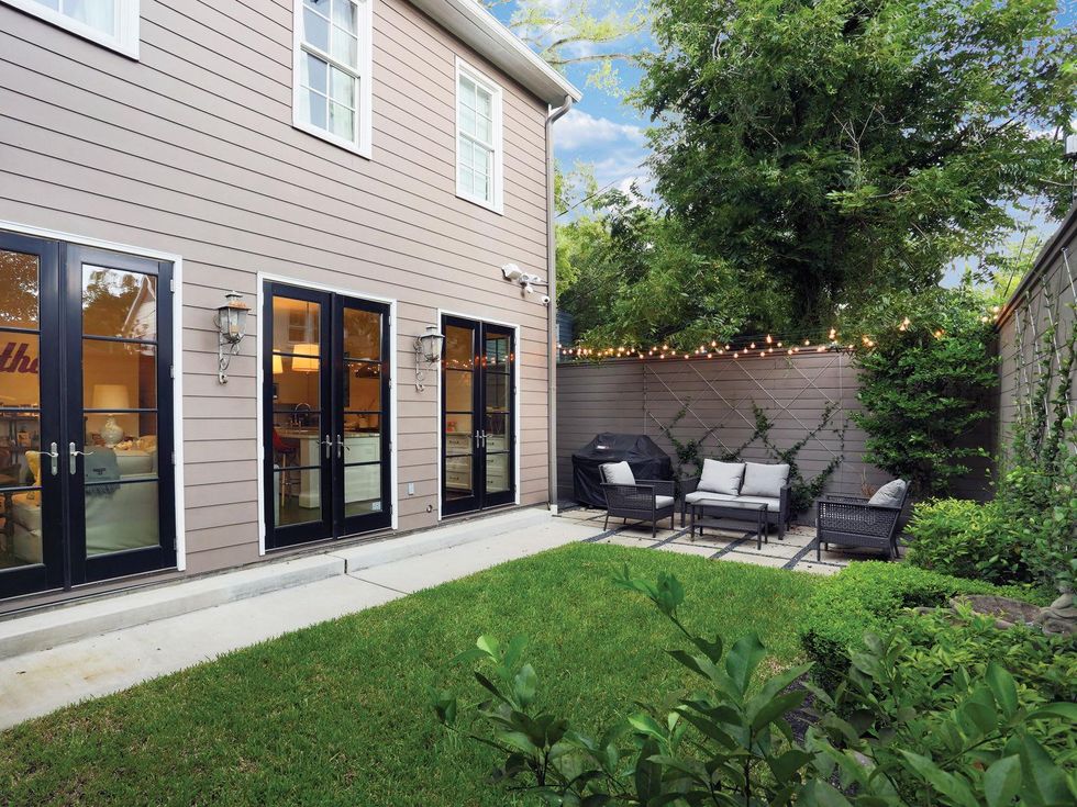 16 On the Market 2128 Bartlett St. September 2014