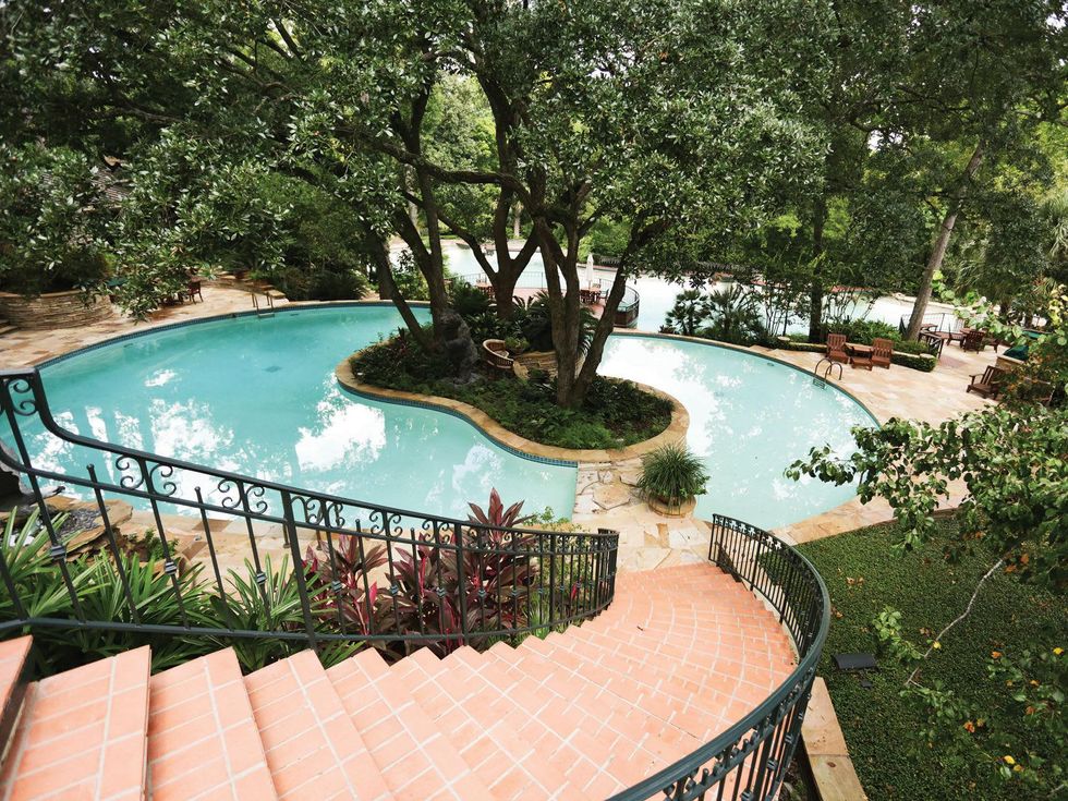 16 On the Market 3940 Inverness Drive February 2014