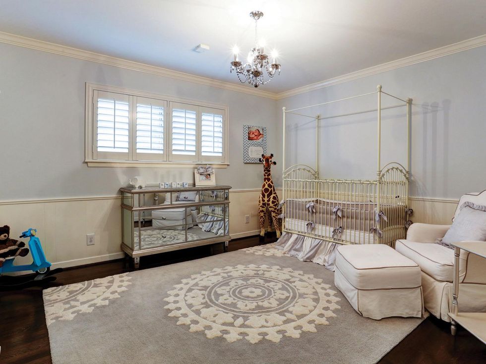 16 On the Market 5688 Green Tree Road December 2014