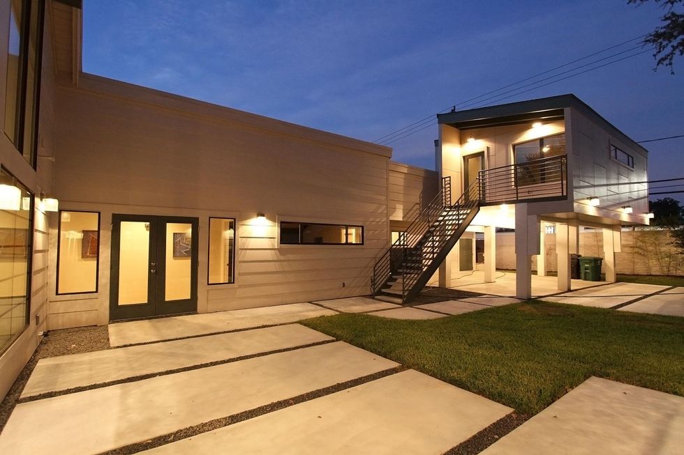 16 On the Market 9231 Fordshire after pics September 2014 guest quarters outside