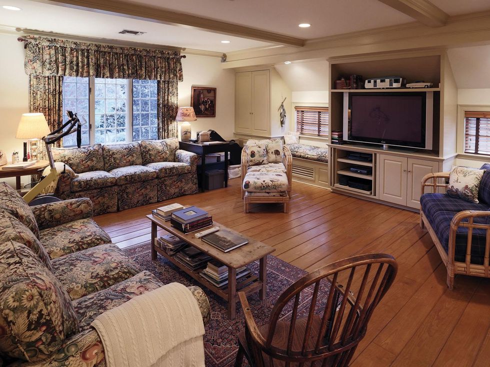 17 On the Market 11030 Greenbay St. April 2014