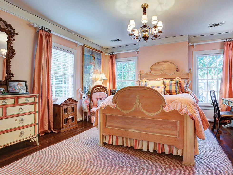 17 On The Market 1547 Kirby November 2014 bedroom