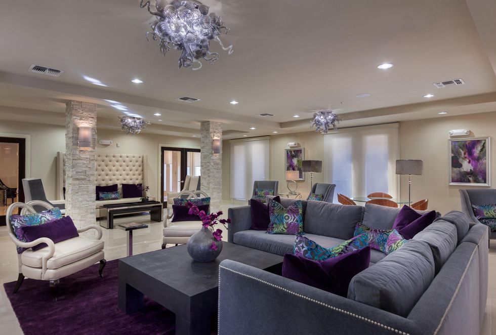 17 On the Market 2900 W. Dallas St. February 2014