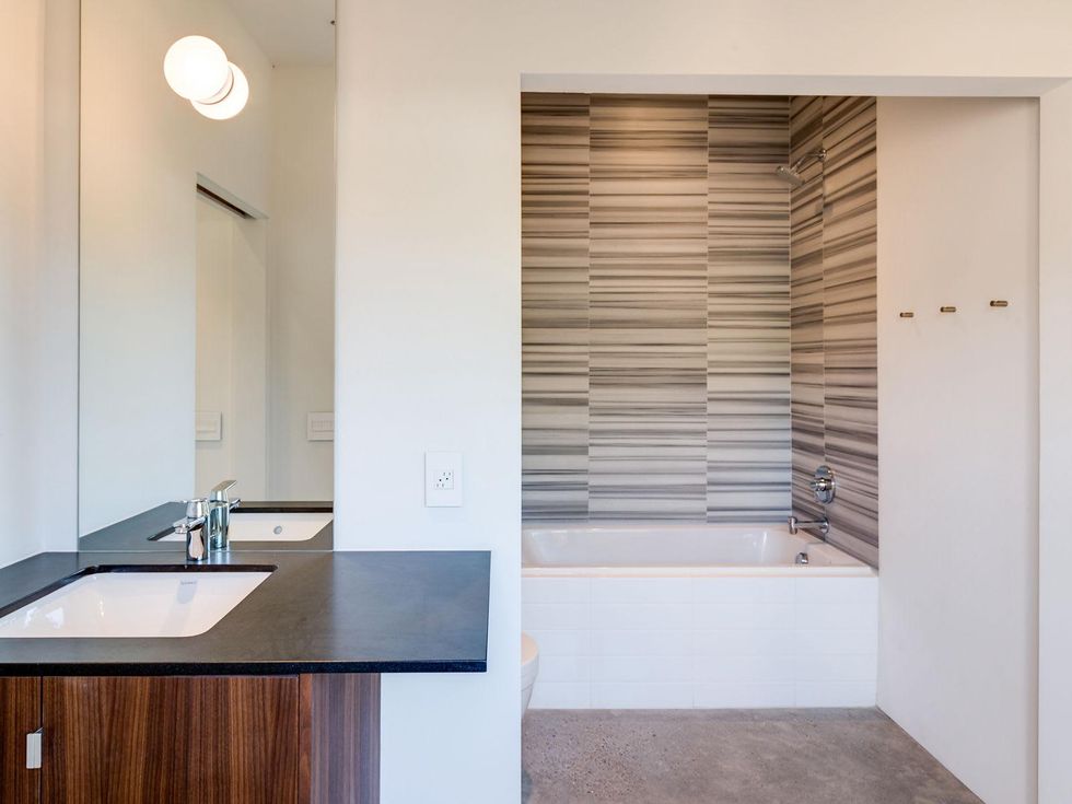 17 On the Market 3000 Hawkins St. December 2014 first-floor bath DSC_0745_6_7_8_9 Vladimir Ambia