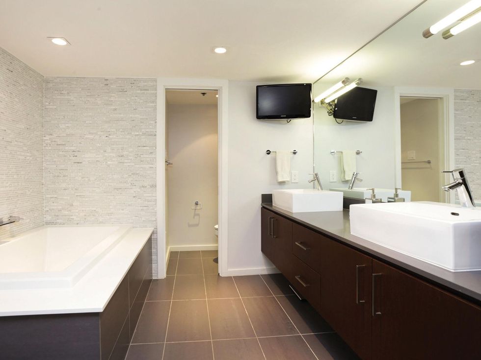 17 On the Market 6007 Memorial Drive No. 401 April 2014