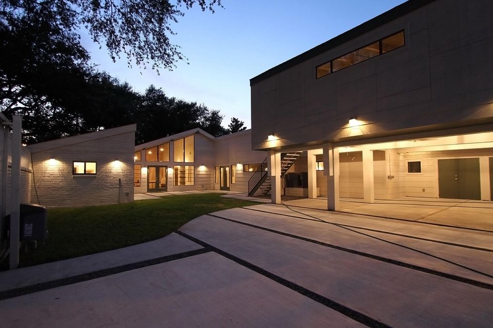 17 On the Market 9231 Fordshire after pics September 2014 guest quarters outside