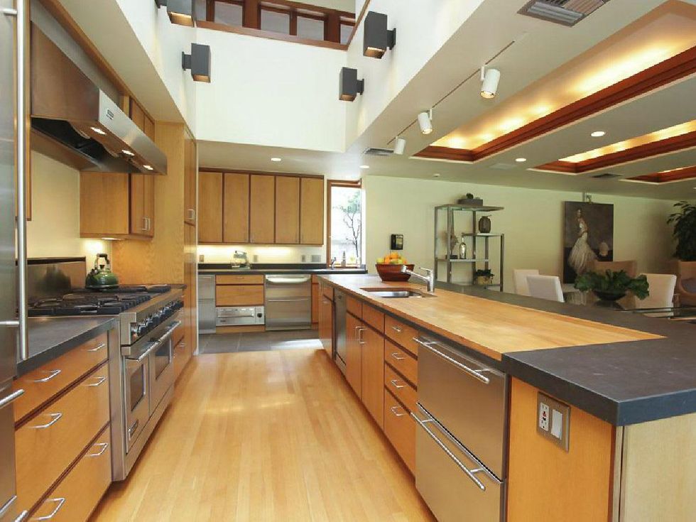 17 Shelby On the Market 5477 Doliver Drive July 2013 kitchen