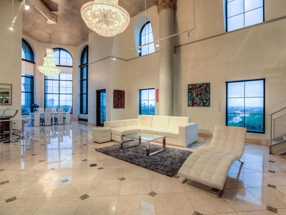 18 On the Market 1005 S. Shepherd Dr. No. 814 penthouse May 2014