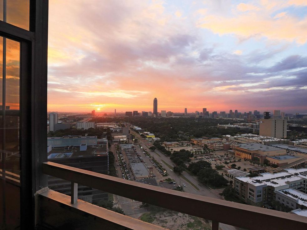 18 On the Market 14 Greenway No. Ph 28e November 2014 view