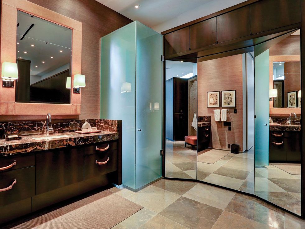 18 On the Market 2212 Salisbury St. River Oaks April 2015second master bath