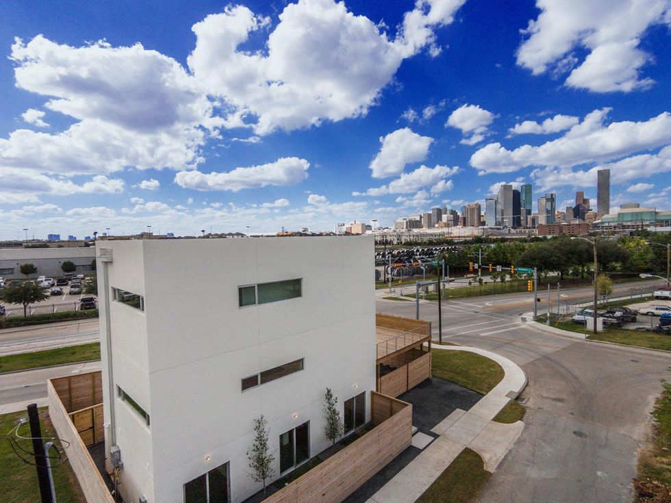 18 On the Market 3000 Hawkins St. December 2014 skyline view Hawkins aerial edited DJI00920 copy by V.J. Arizpe