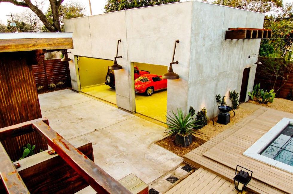 18 On the Market 3606 Sun Valley Drive February 2015