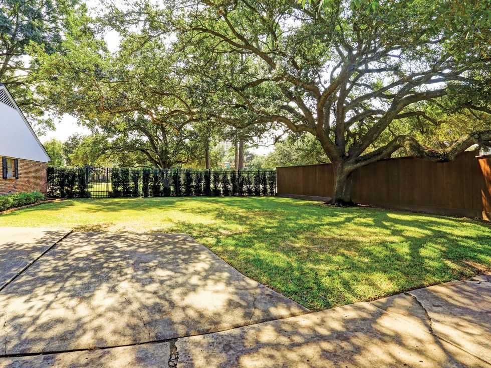 18 On the Market 5688 Green Tree Road December 2014