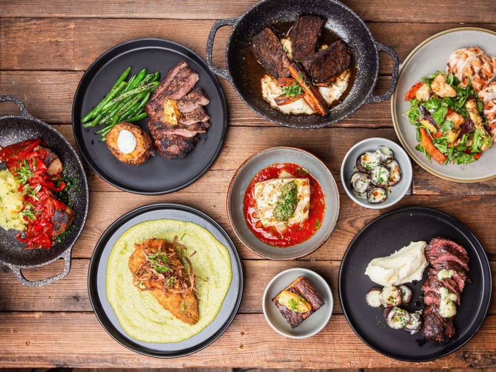 1891 American Eatery food spread