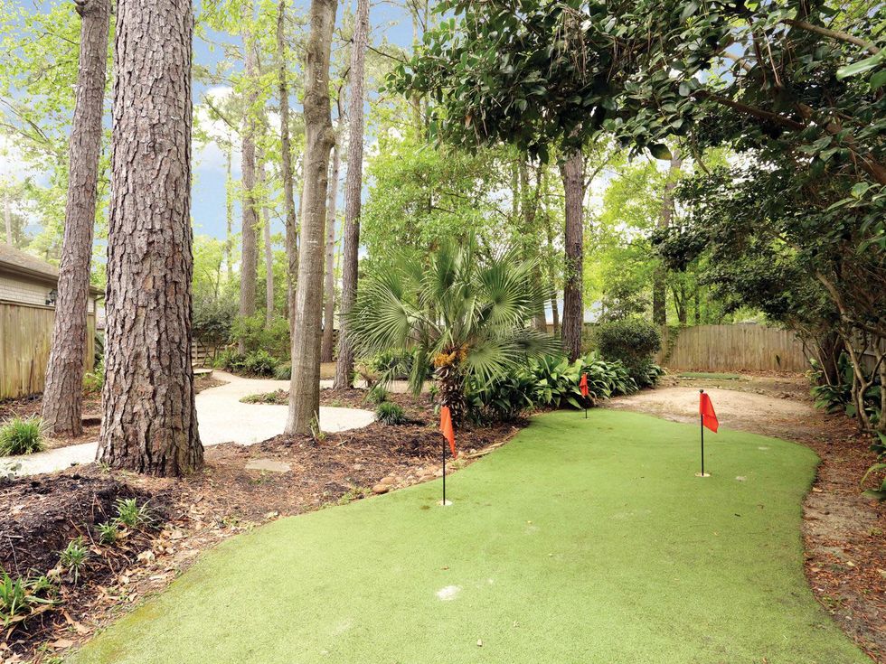 19 On the Market 39 Cottage Grove place The Woodlands April 2014