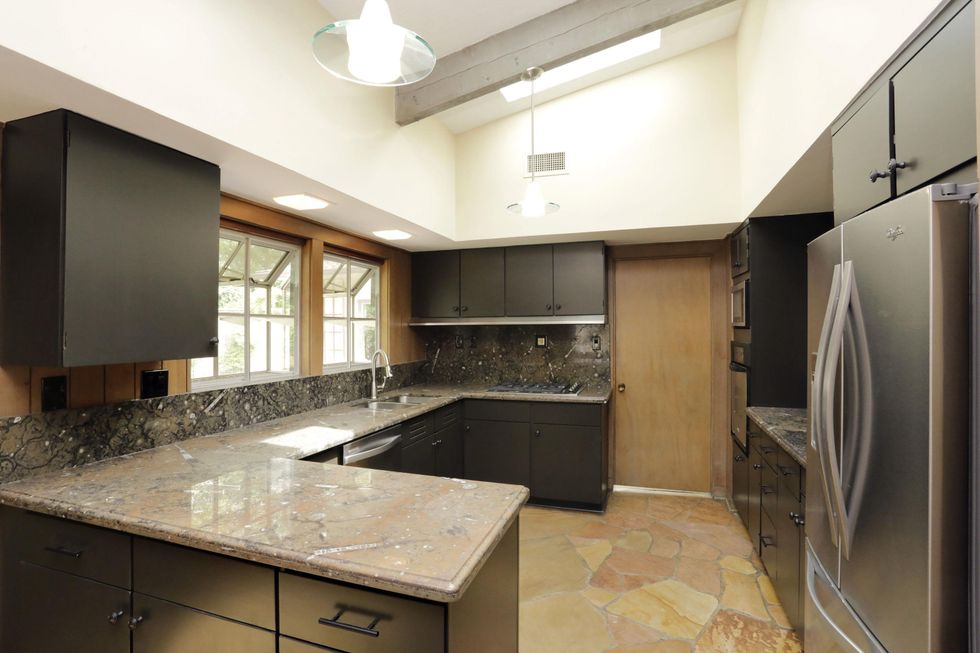 19 On the Market 5102 Jackwood St. April 2014 kitchen