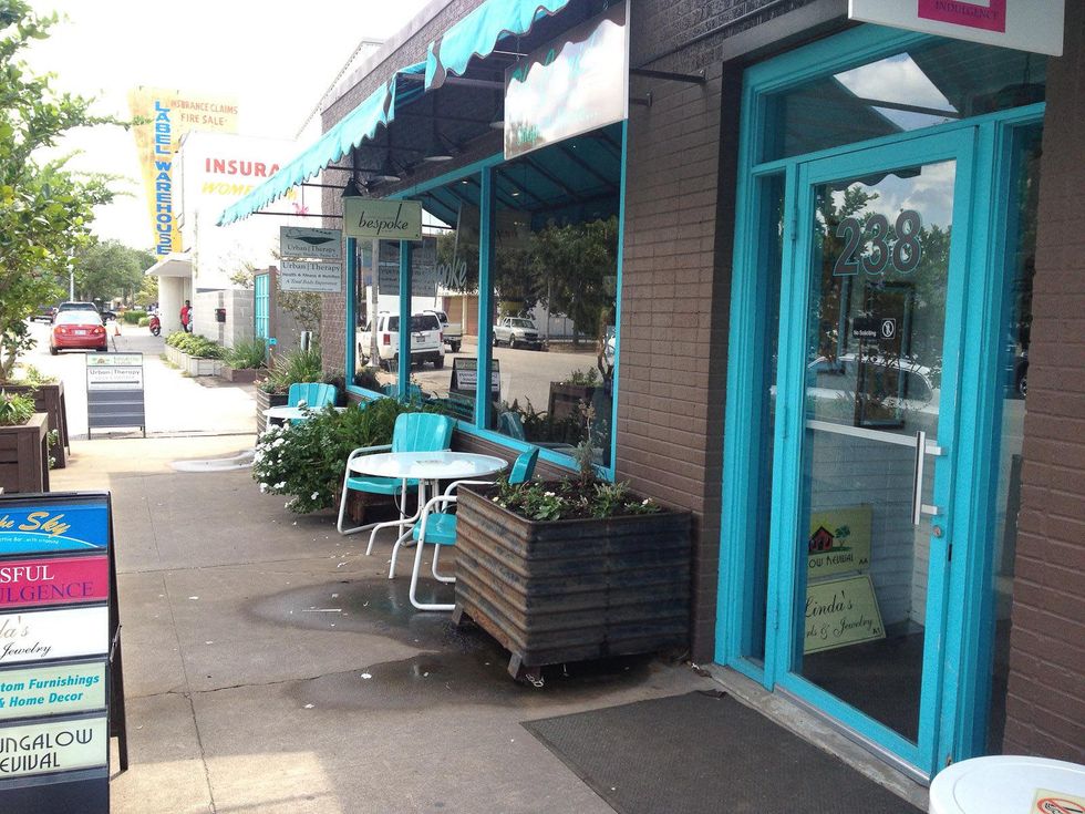 19th Street Boomtown food truck customers using tables, leaving trash September 2013