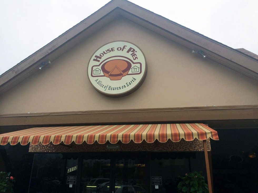 2 House of Pies reopens after fire April 2014