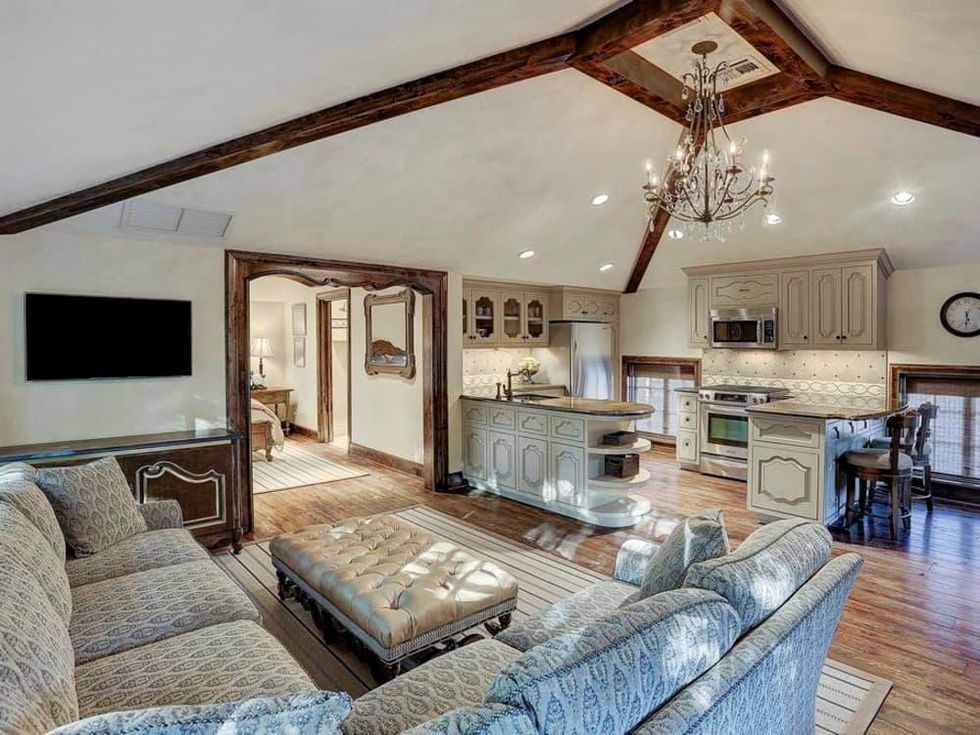 2 Longfellow Lane carriage house guest suite