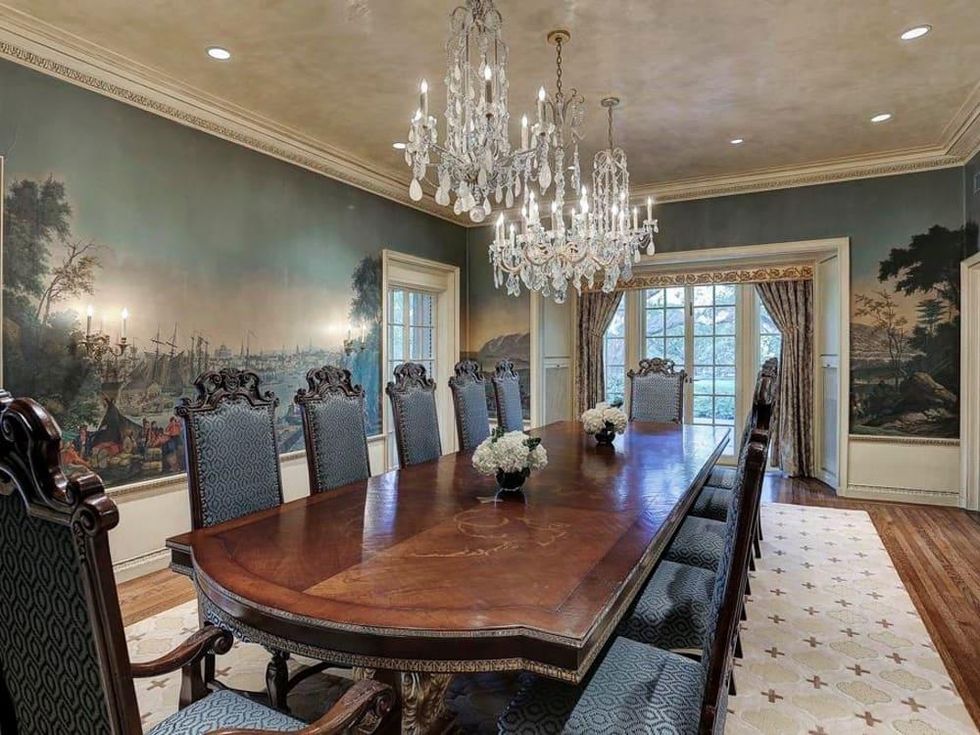 2 Longfellow Lane dining room