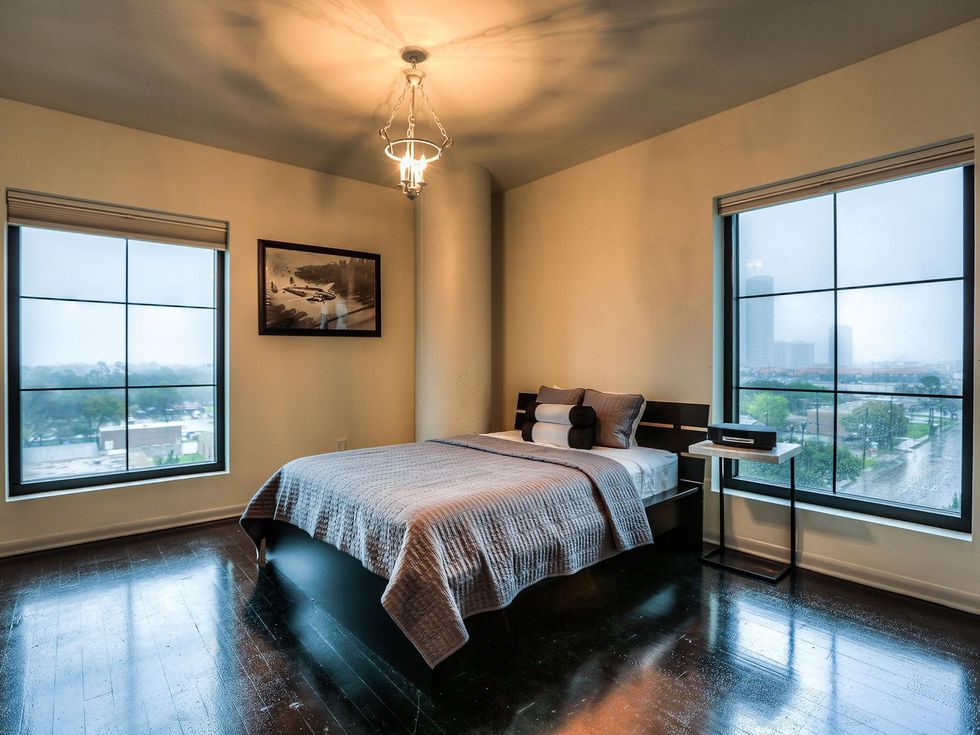 2 On the Market 1005 S. Shepherd Dr. No. 814 penthouse May 2014