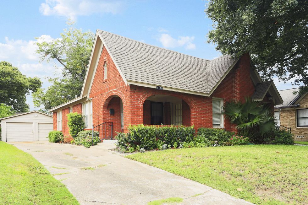 2 On the Market 1108 Wyatt St. October 2014