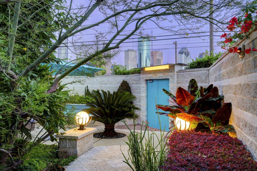 2 On the Market 1322 Dart July 2014