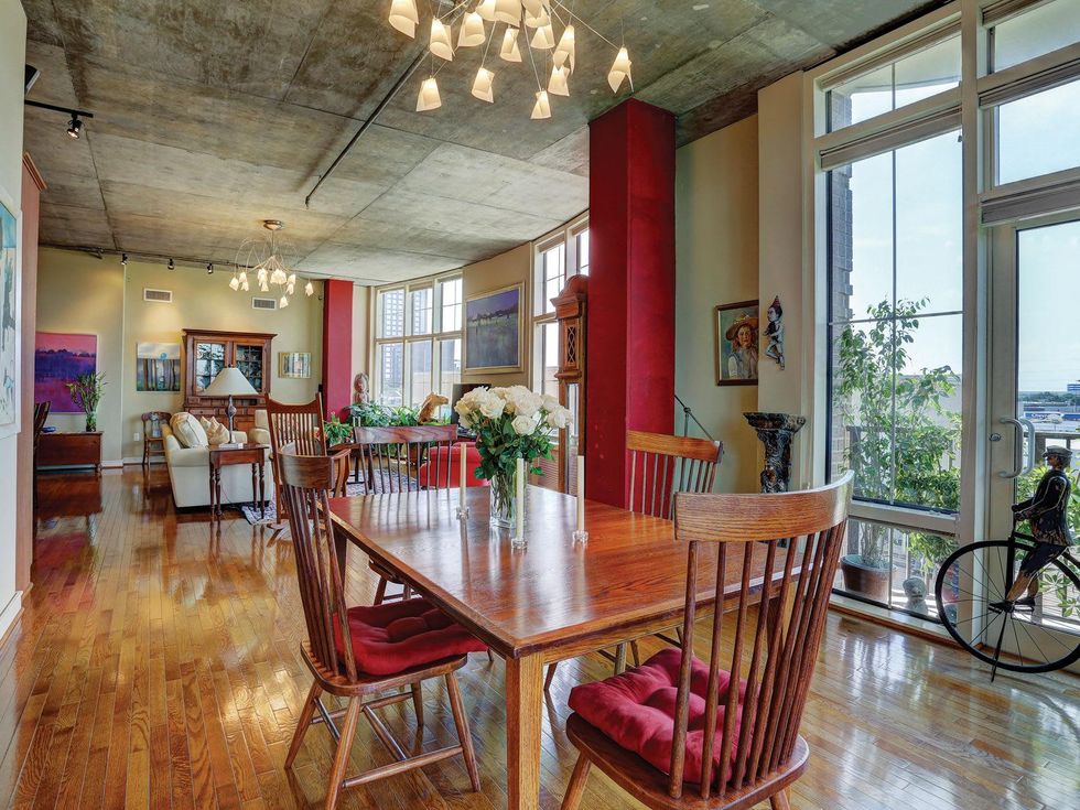 2 On the Market 1616 Fountain View No. 310 August 2014