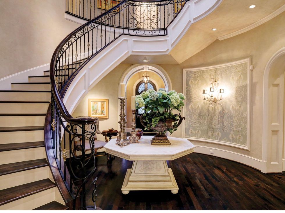 2 On the Market 2216 Chilton Road January 2015