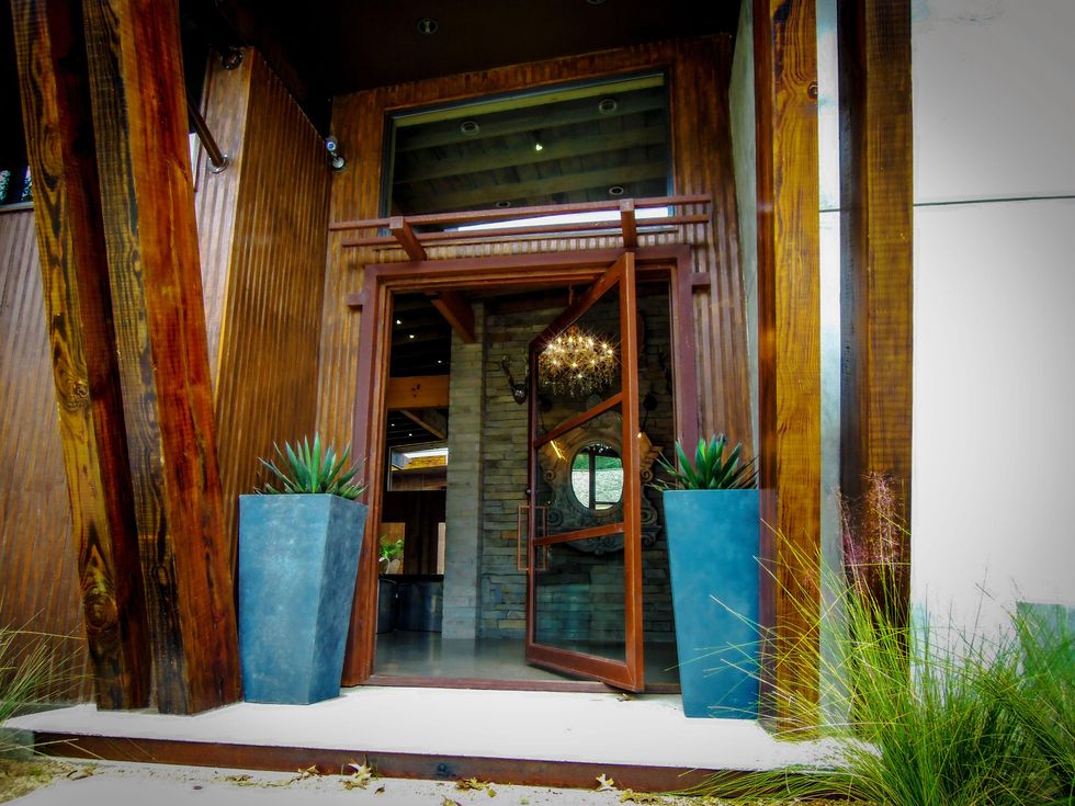 2 On the Market 3606 Sun Valley Drive February 2015