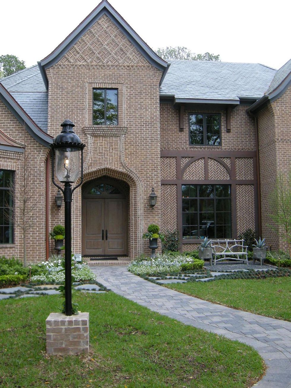 2 On the Market 622 Saddlewood April 2014