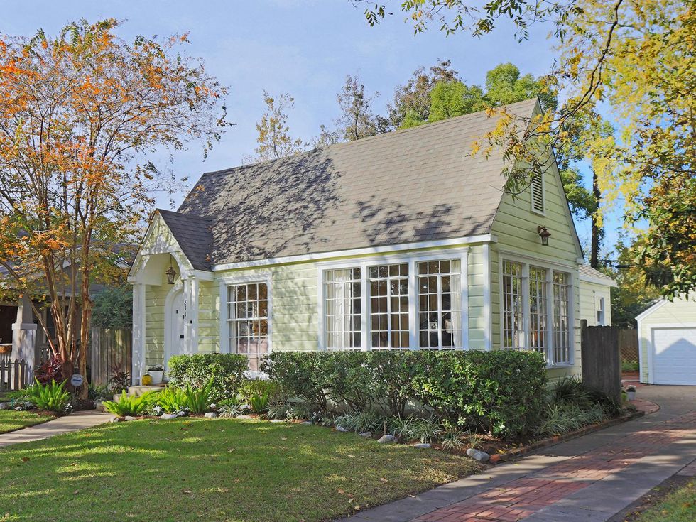 2 On the Market 811 Le Green St. December 2013