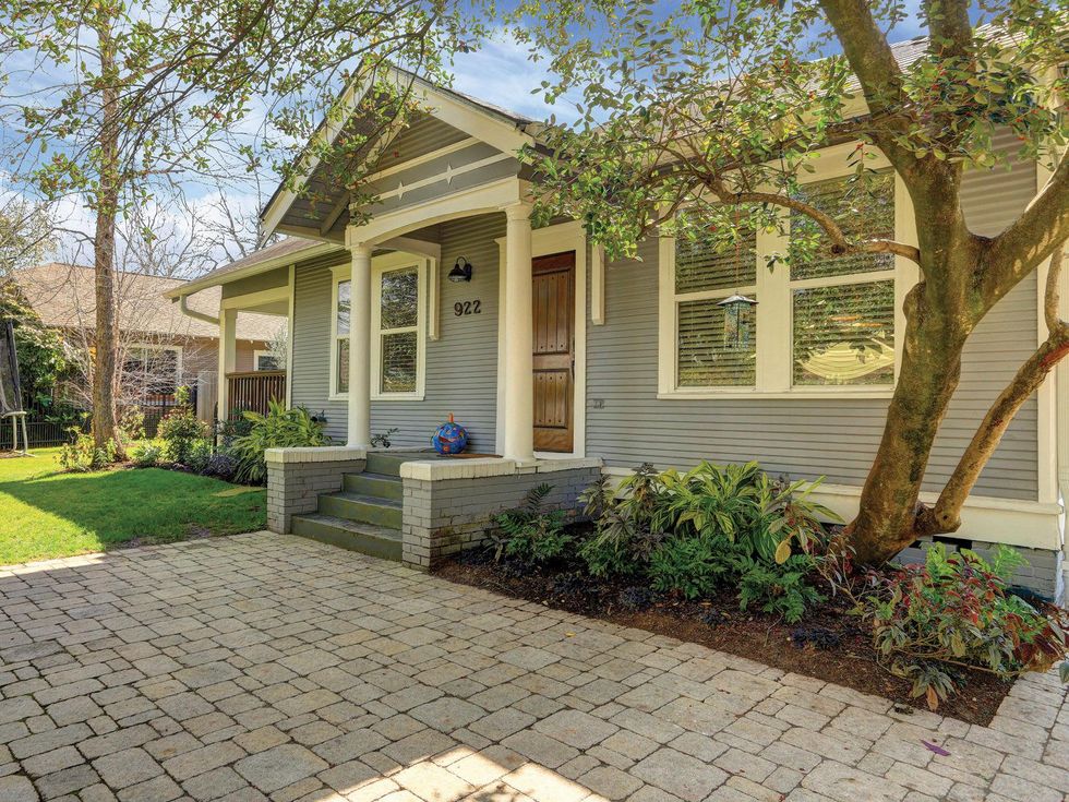 2 On the Market 922 St. Woodland February 2015