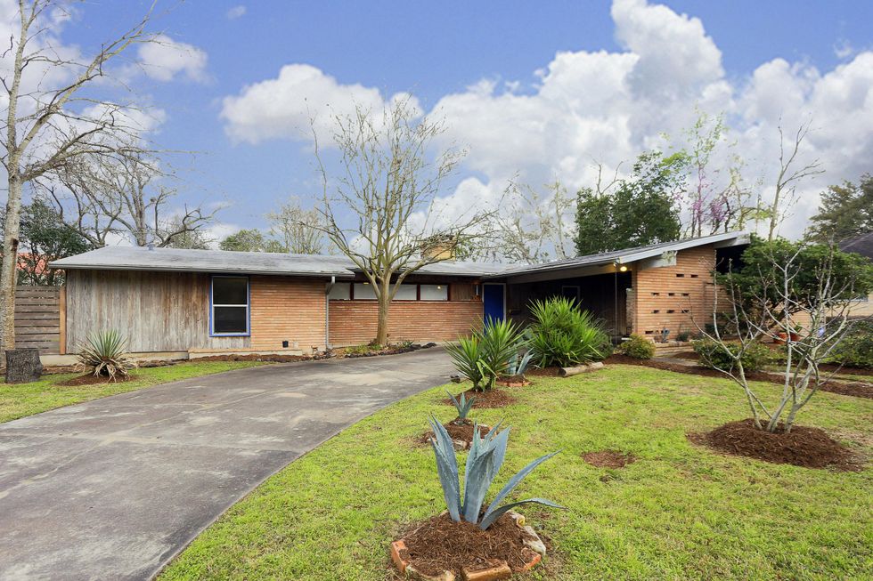 2 On the Market 9307 McAvoy March 2014