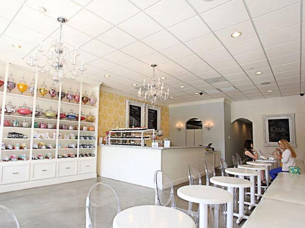 2 Rise Cupcakes interior